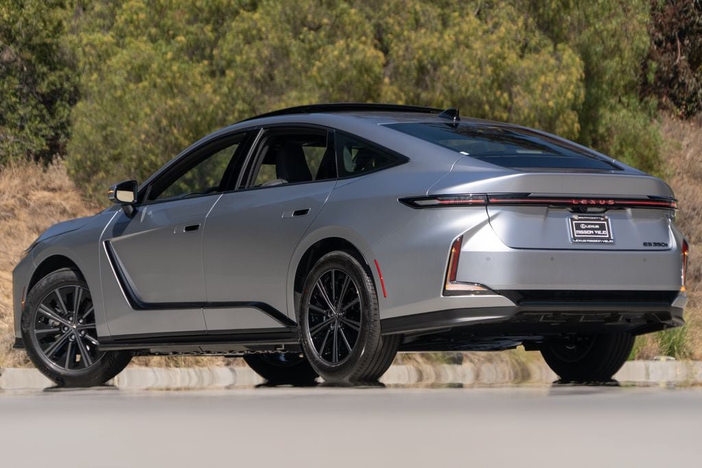 New 2026 Lexus ES 350e w/ Convenience Package FWD image 3