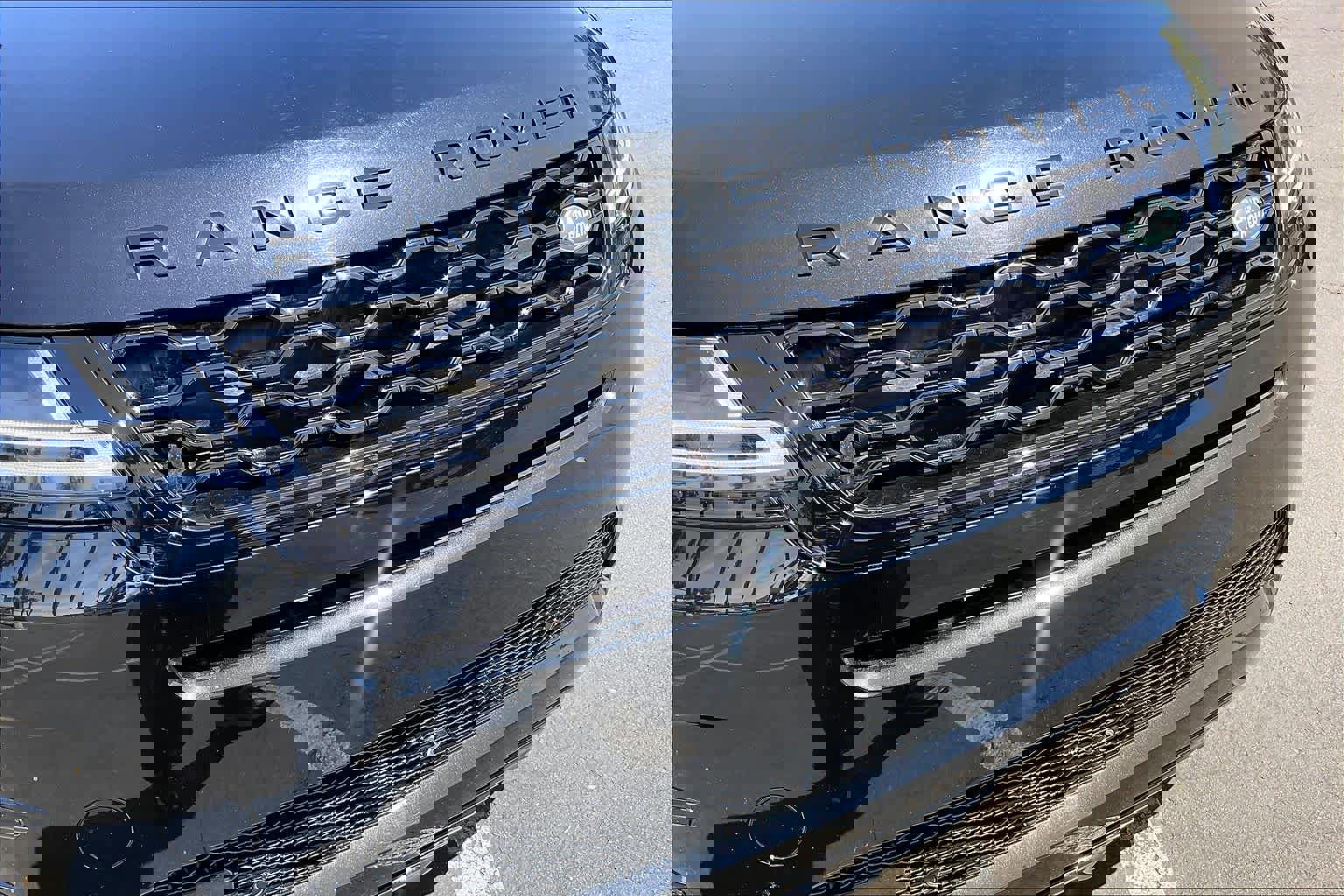 Used 2021 Land Rover Range Rover Evoque R-Dynamic SE image 29