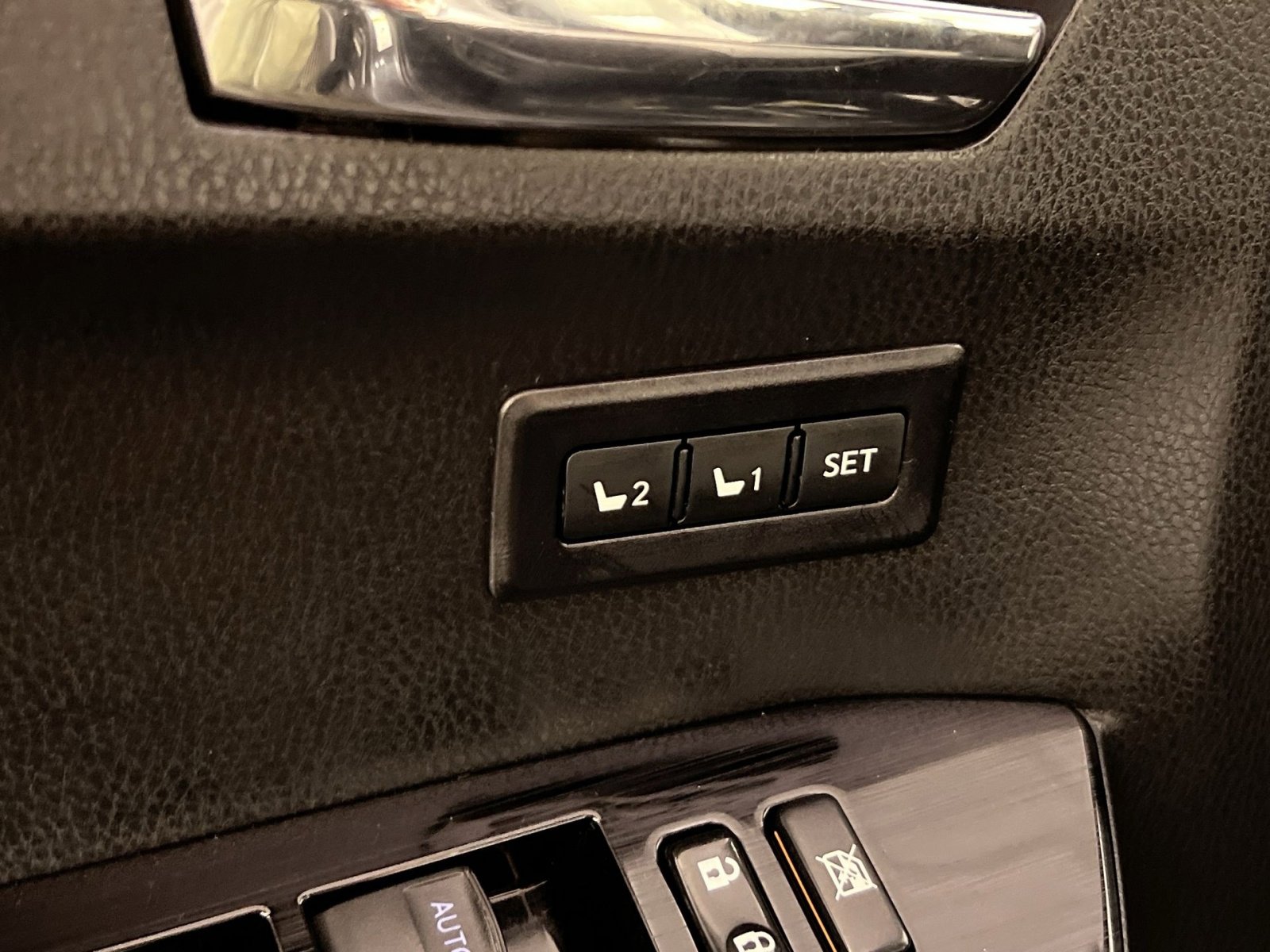 Used 2018 Toyota RAV4 Limited image 32