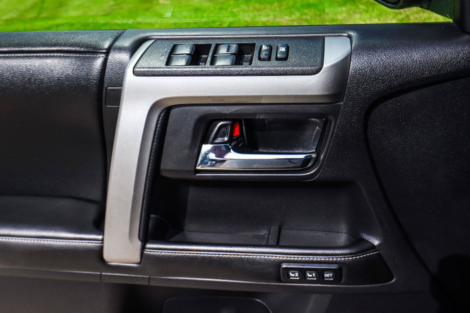 Used 2014 Toyota 4Runner Limited AWD/4WD image 33