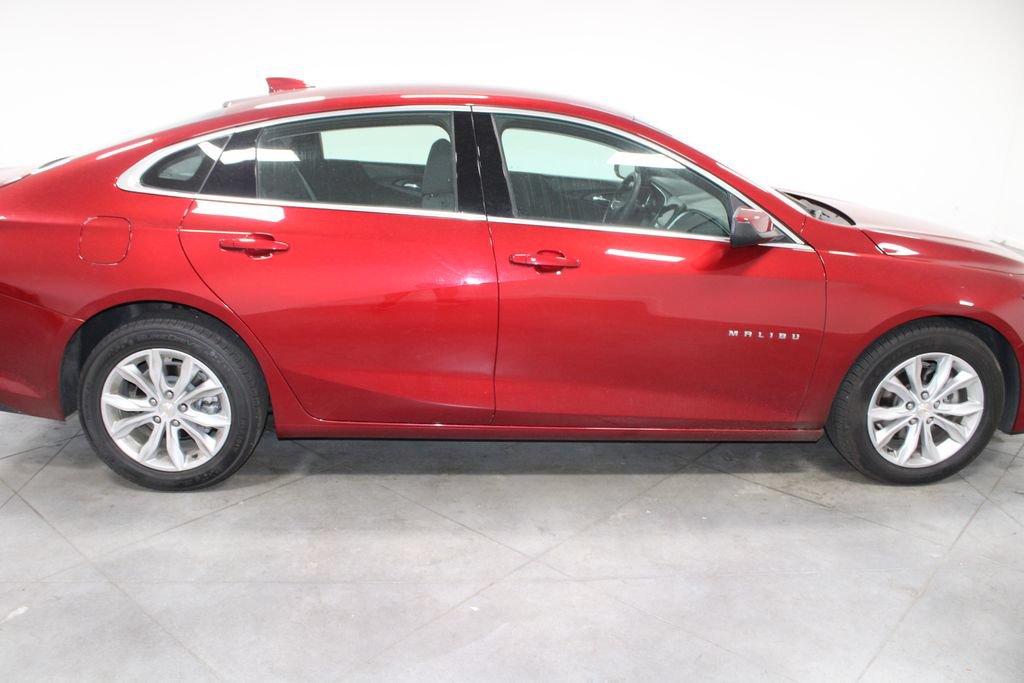 Used 2025 Chevrolet Malibu LT FWD image 11