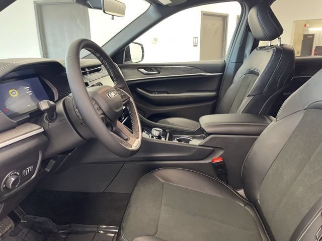 New 2026 Jeep Grand Cherokee Altitude AWD/4WD image 15