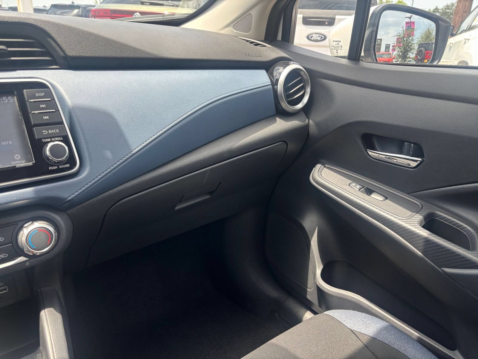 Used 2025 Nissan Versa SV FWD image 32