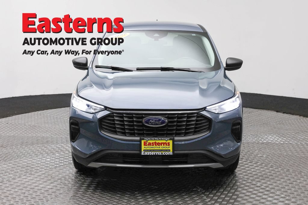 Used 2024 Ford Escape Active AWD/4WD image 2