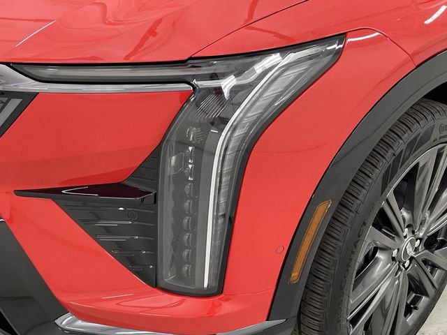 New 2025 Cadillac Optiq Sport 2 w/ LPO, Floor Liner Package AWD/4WD image 16