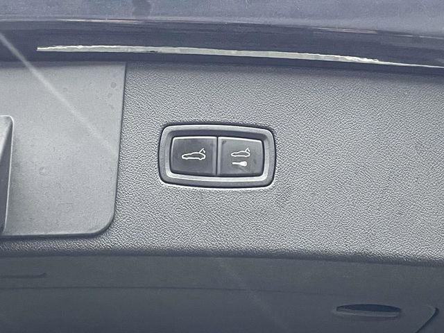 Used 2023 Porsche Cayenne Platinum Edition image 11