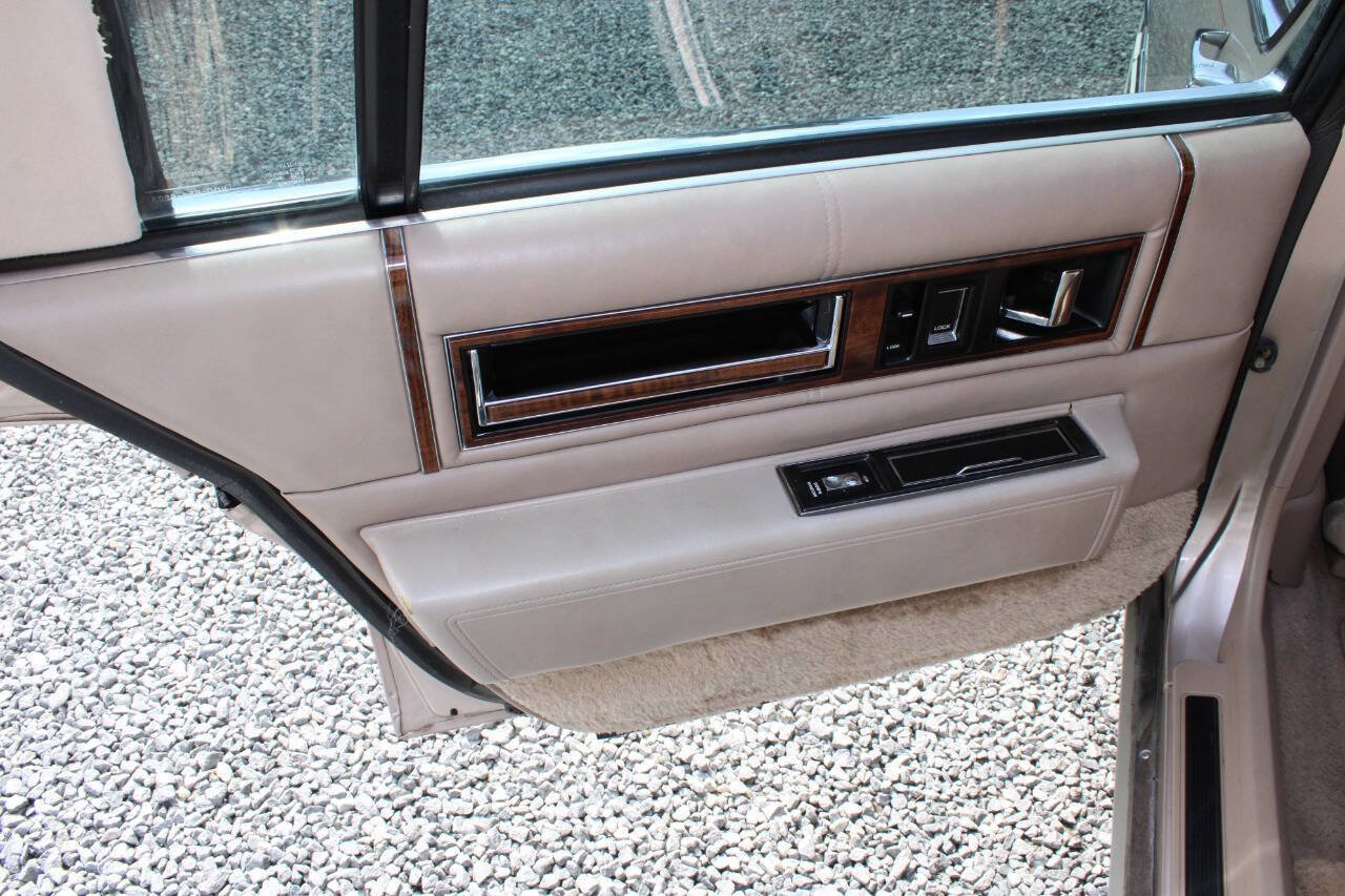 Used 1990 Cadillac De Ville Sedan FWD image 21