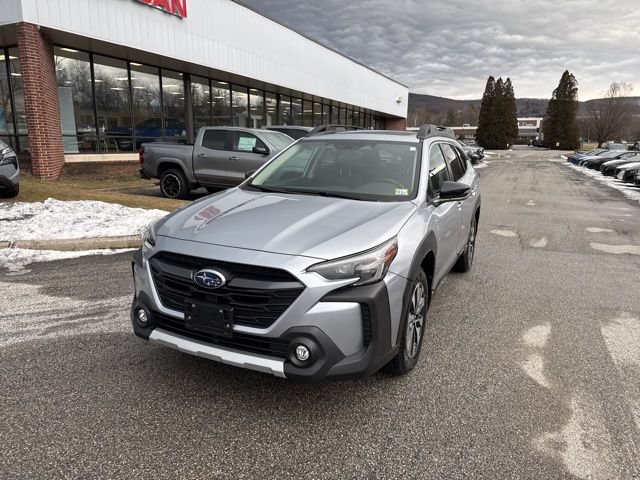 Used 2023 Subaru Outback Limited AWD/4WD image 3