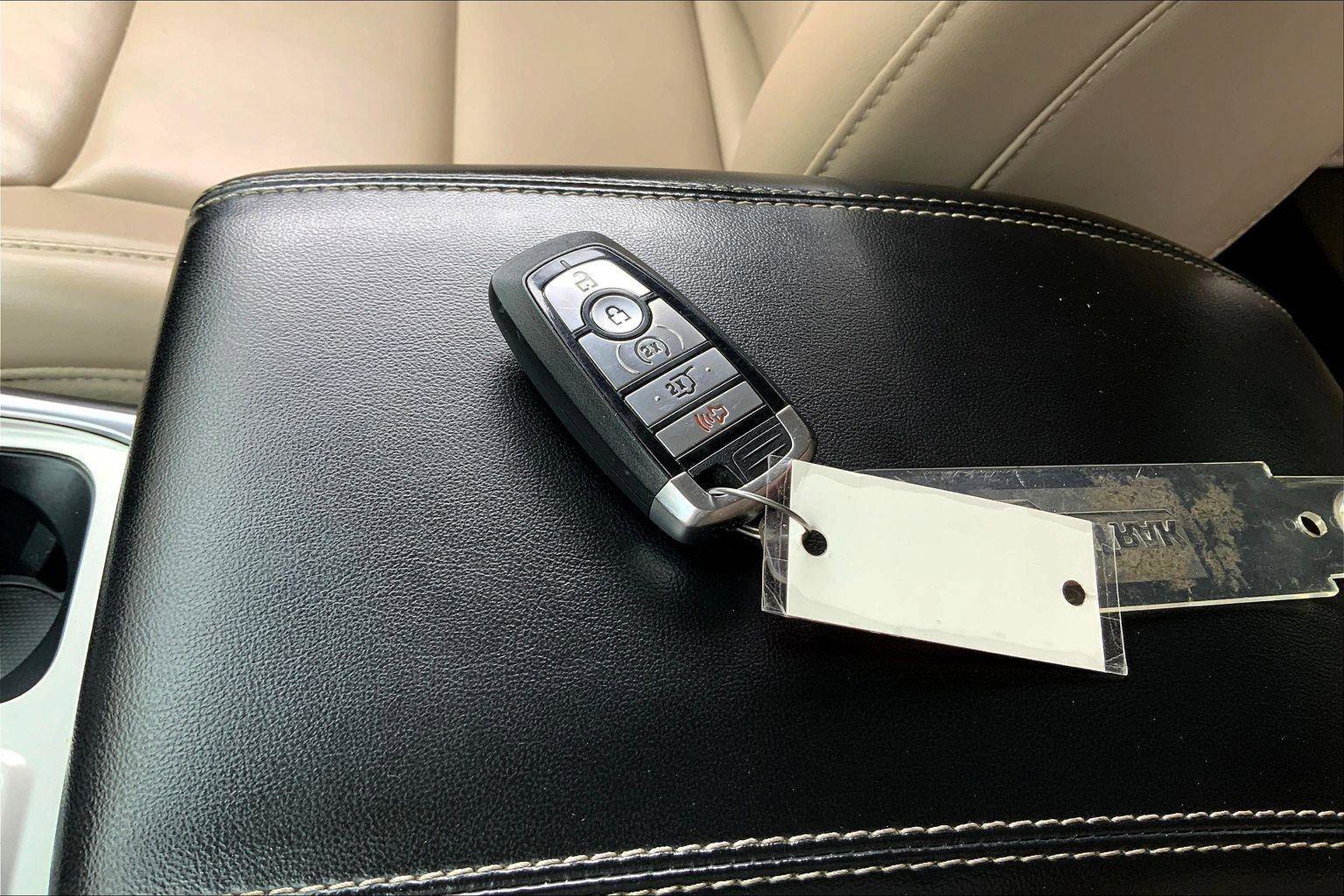 Used 2022 Ford Explorer XLT w/ Equipment Group 202A image 12