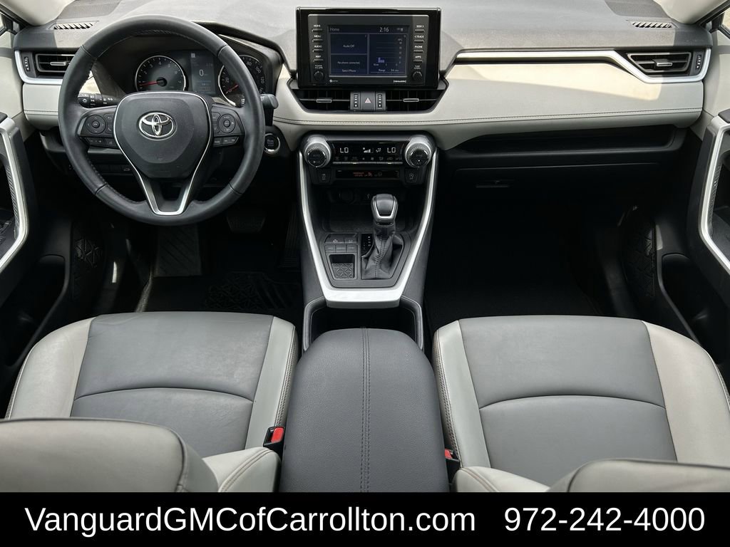 Used 2022 Toyota RAV4 XLE Premium image 10