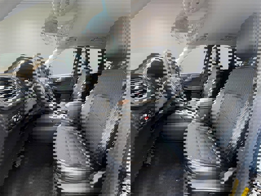 Used 2024 Ford Escape SE image 10