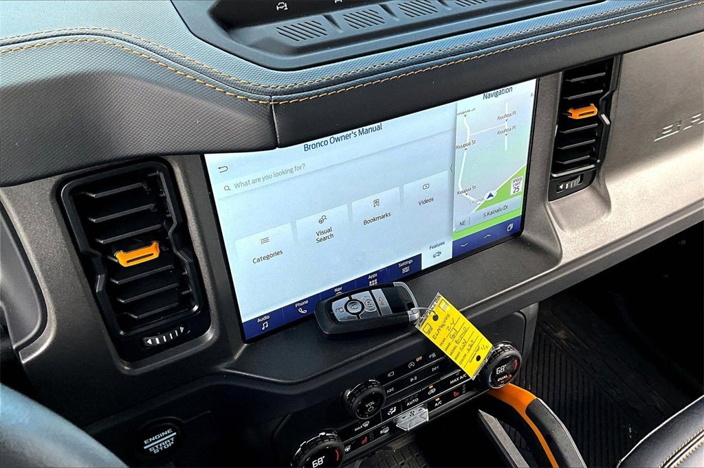 Used 2024 Ford Bronco Badlands image 10