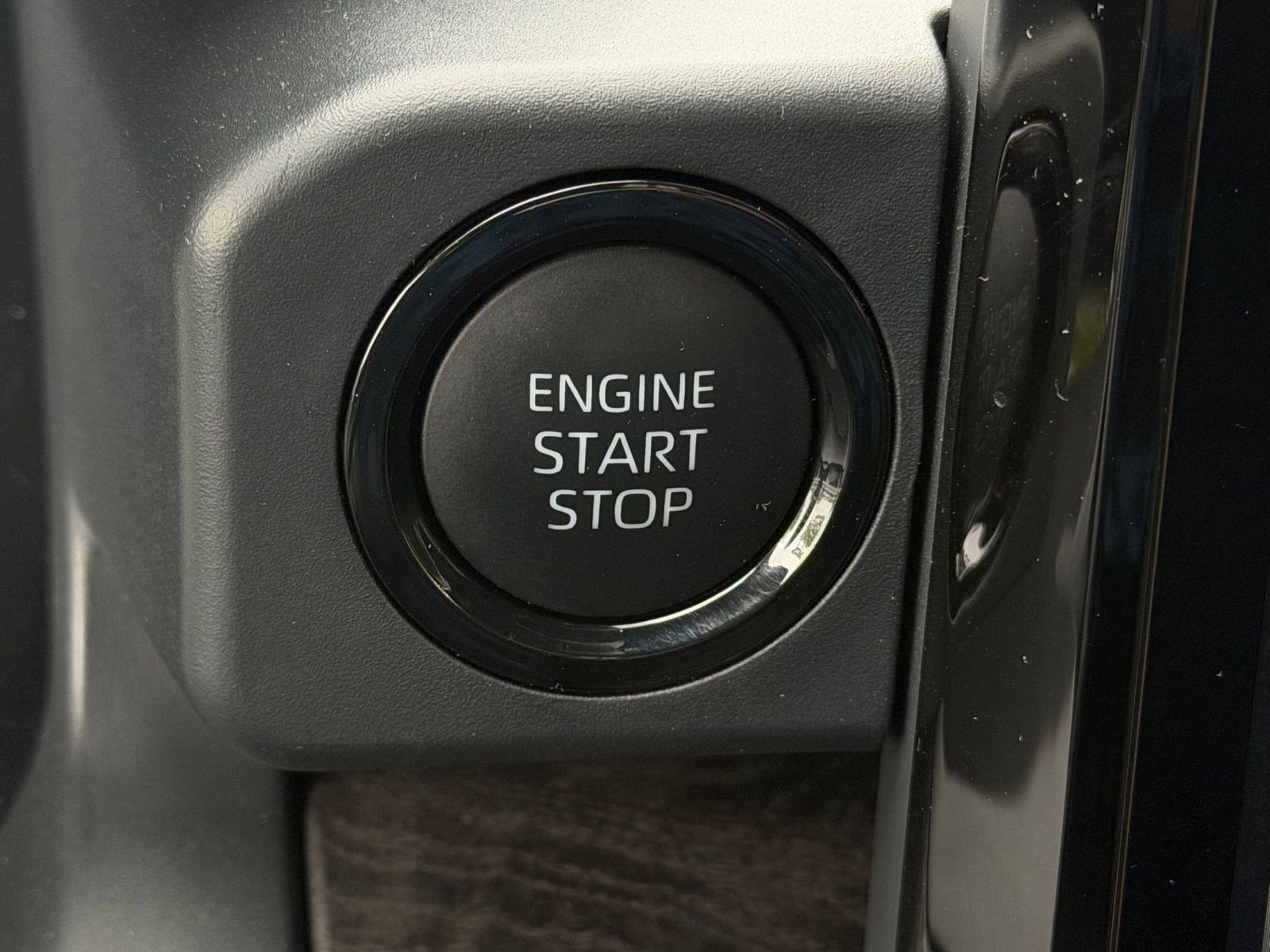 Used 2025 Toyota Tacoma Limited AWD/4WD image 36