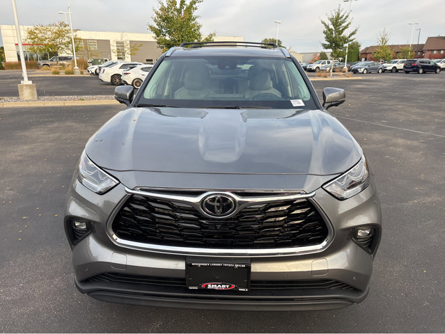 New 2026 Toyota Highlander Limited image 8