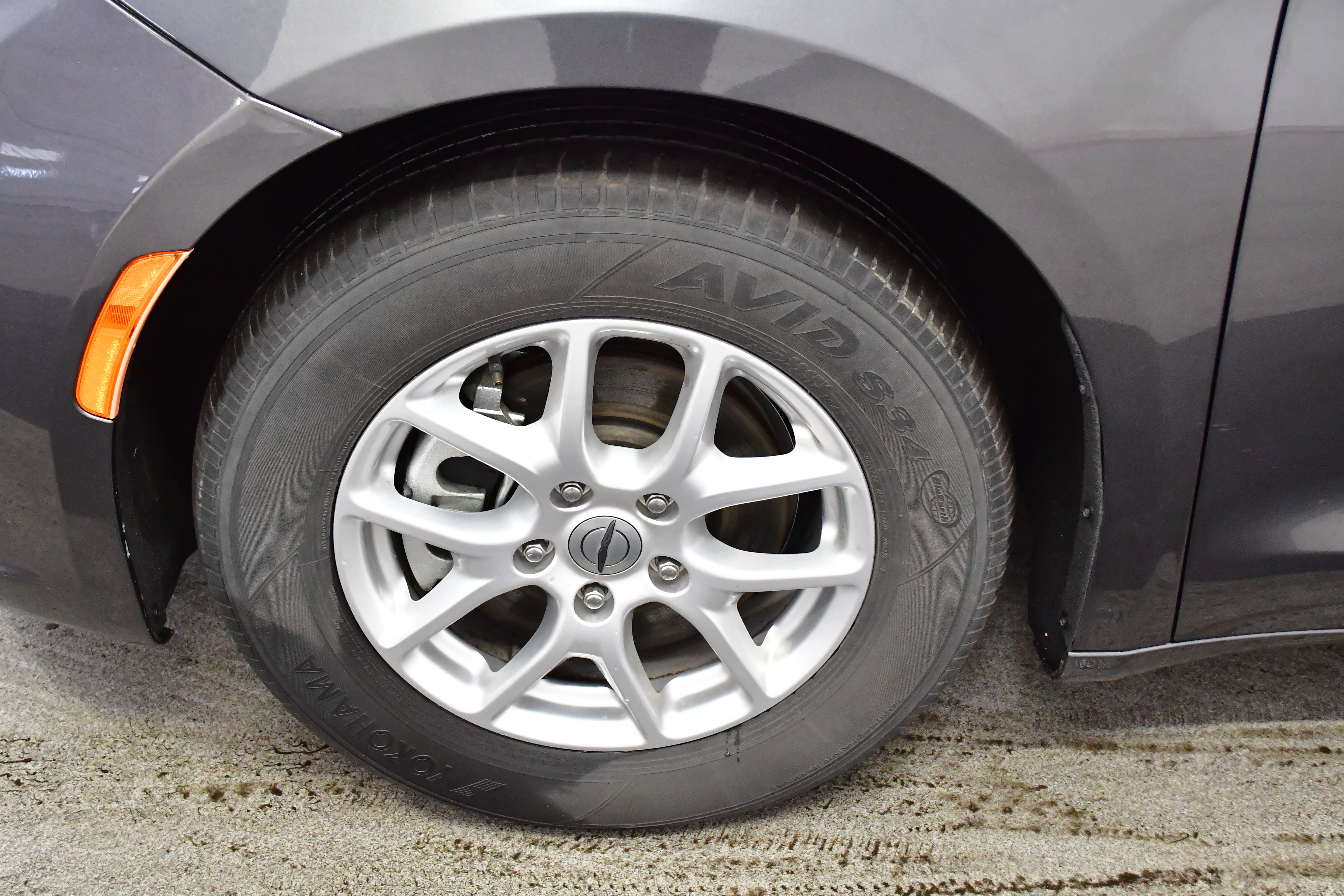 Used 2023 Chrysler Pacifica Touring-L FWD image 30