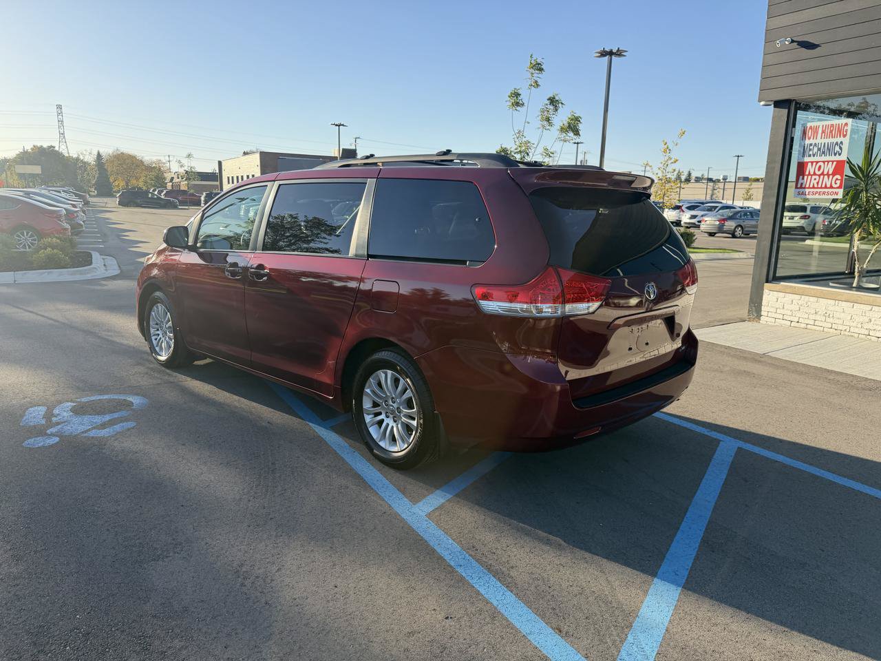 Used 2012 Toyota Sienna XLE FWD image 7