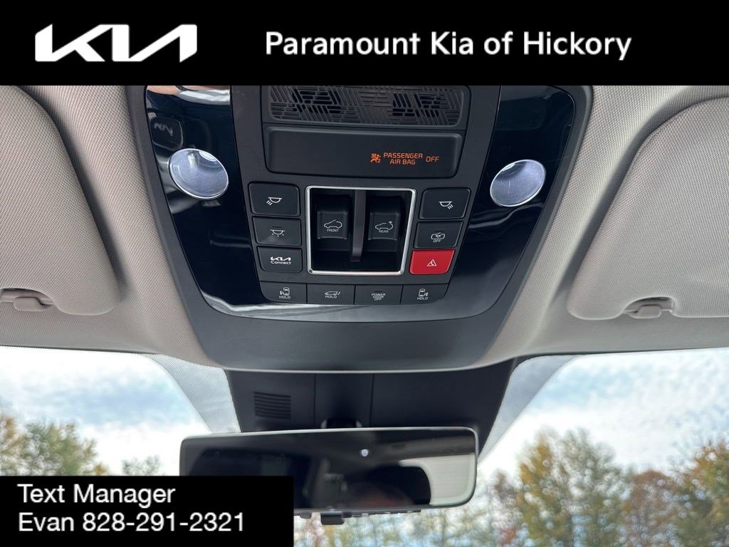 Used 2025 Kia Carnival SX Prestige image 22