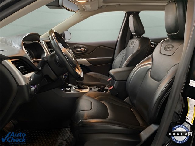 Used 2017 Jeep Cherokee Overland w/ Technology Group image 59