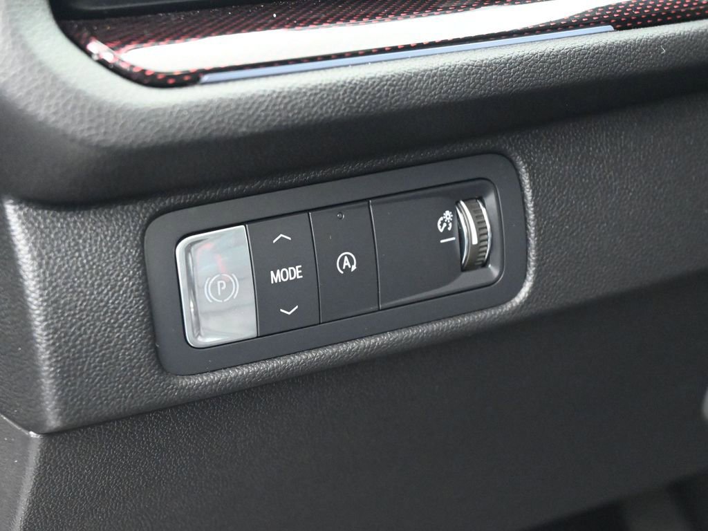 Used 2024 Chevrolet Traverse RS image 16