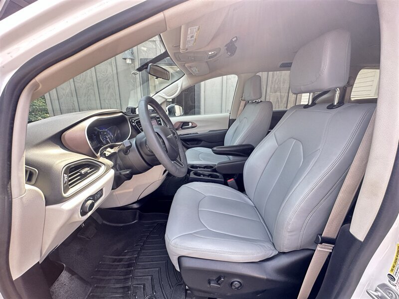 Used 2022 Chrysler Voyager LX FWD image 49