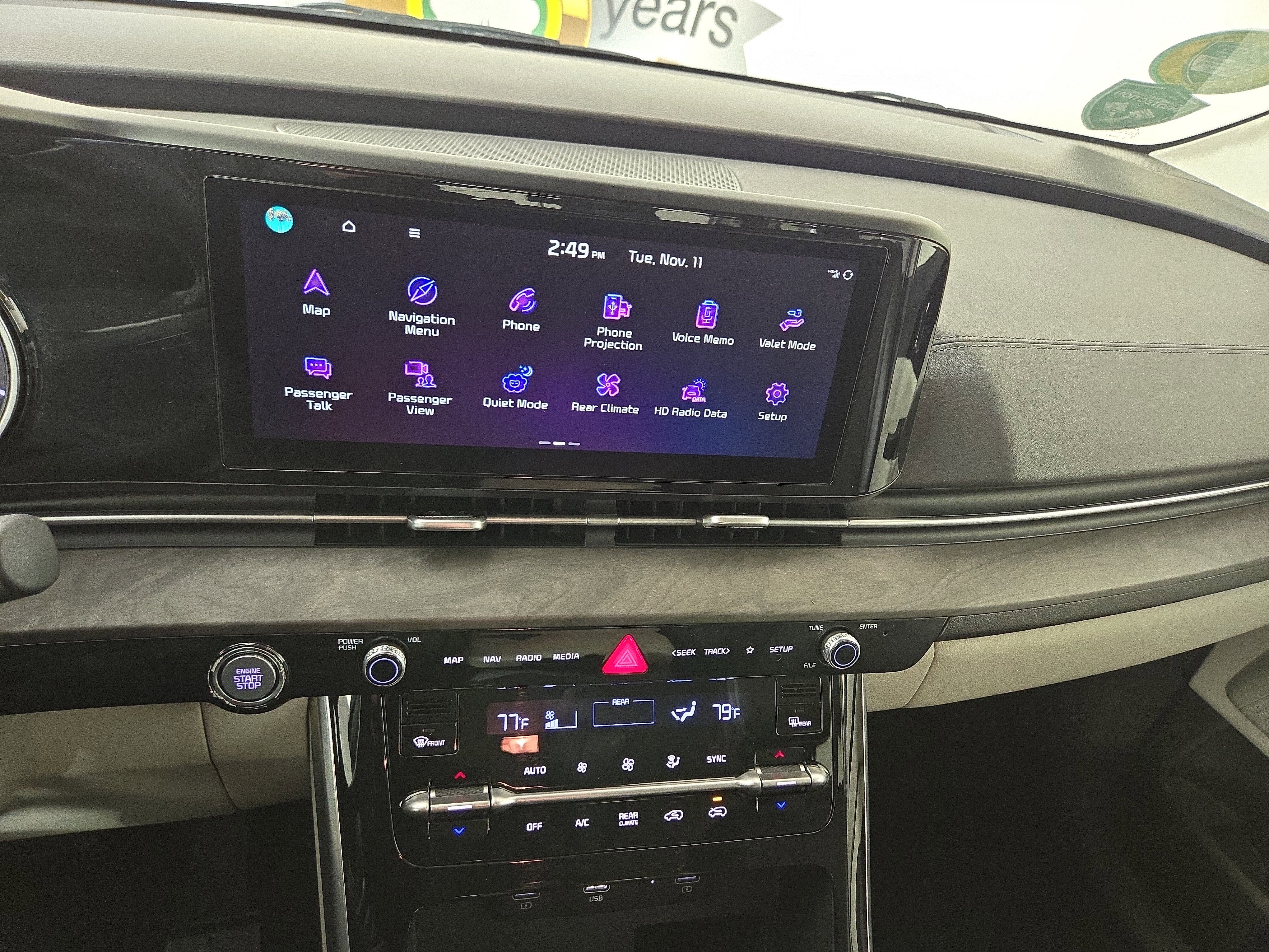 Used 2024 Kia Carnival EX image 24