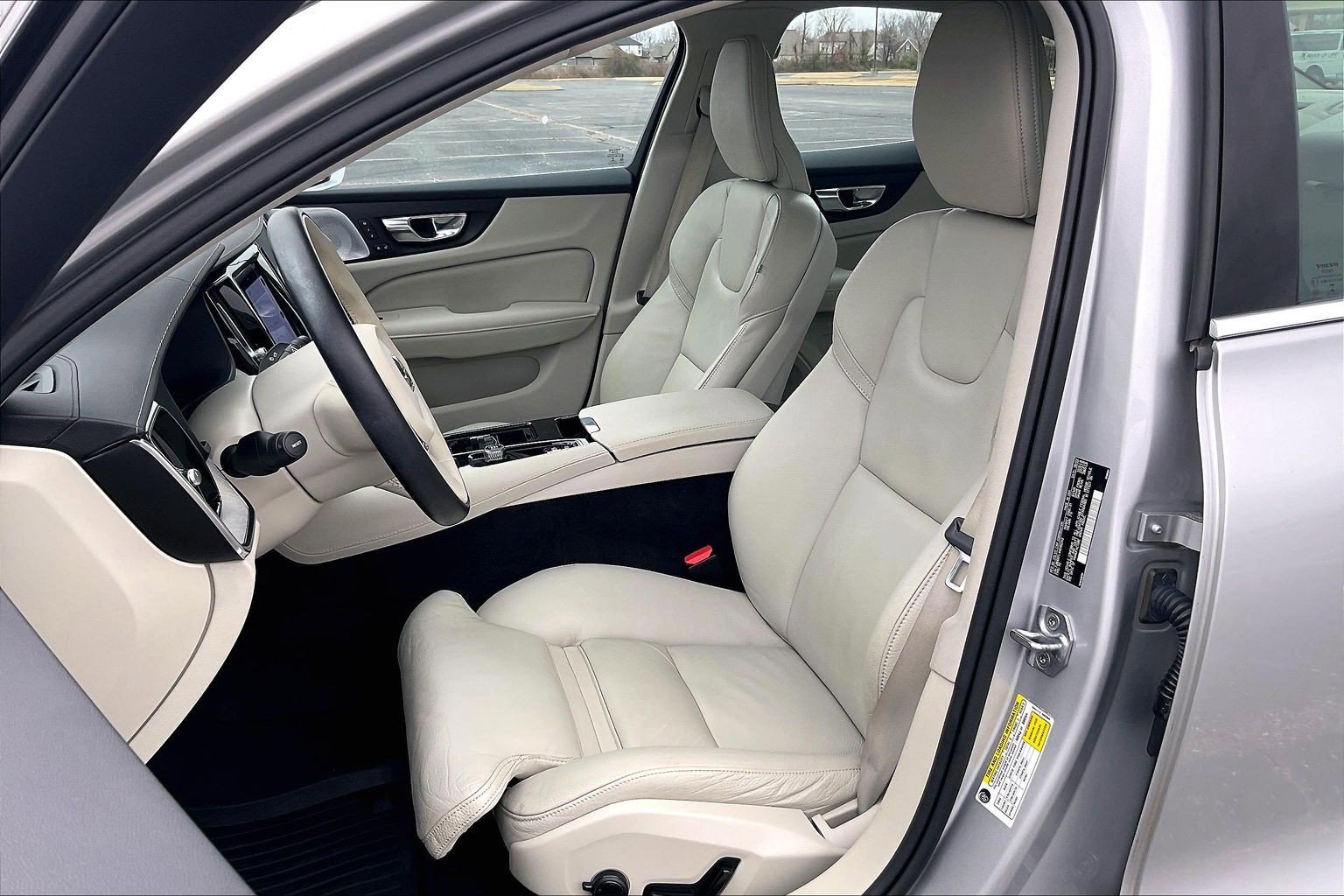 Used 2022 Volvo S60 T8 Inscription image 7