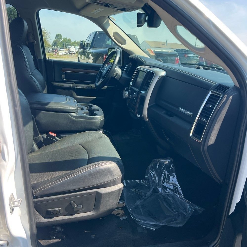 Used 2017 RAM 1500 Laramie AWD/4WD image 6
