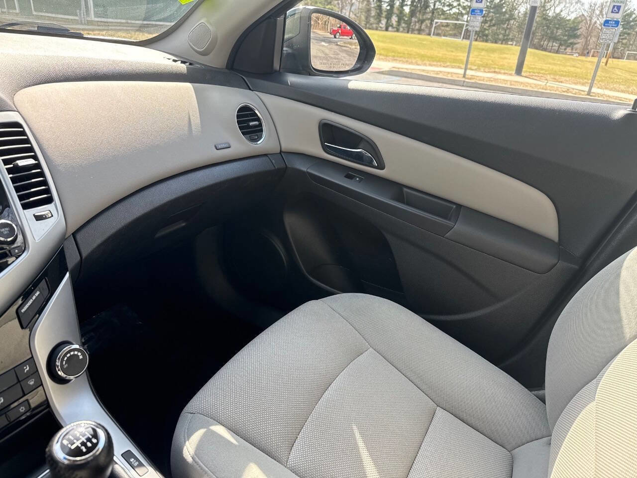 Used 2014 Chevrolet Cruze LT w/ Technology Package image 14