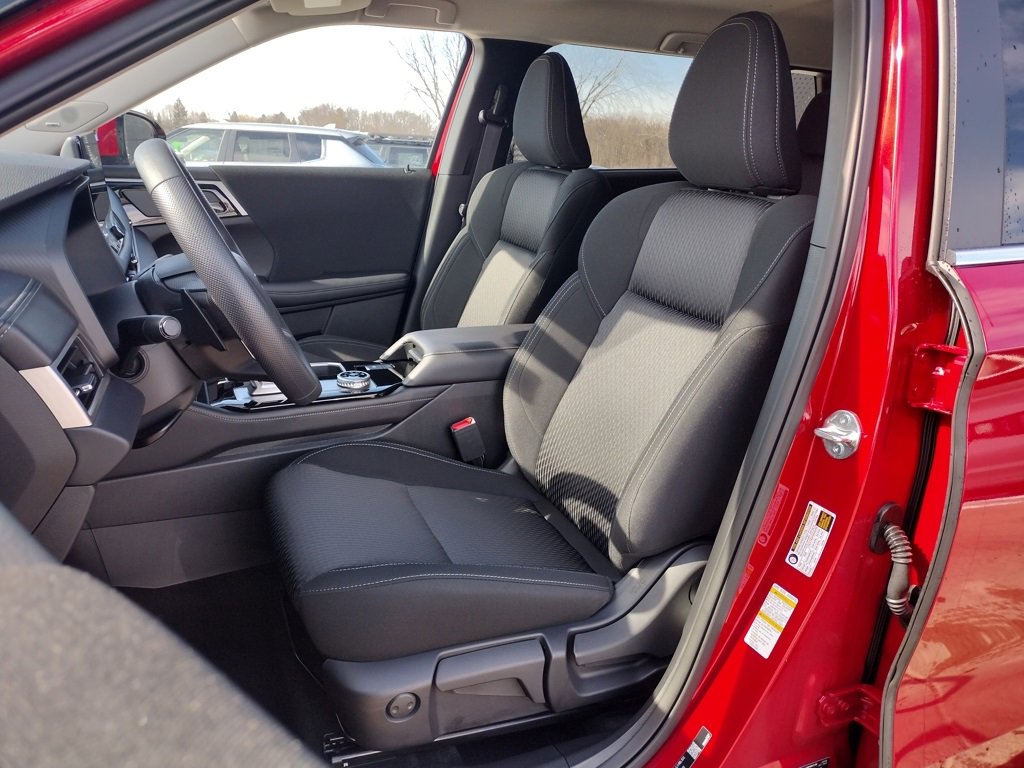 New 2026 Mitsubishi Outlander ES image 7