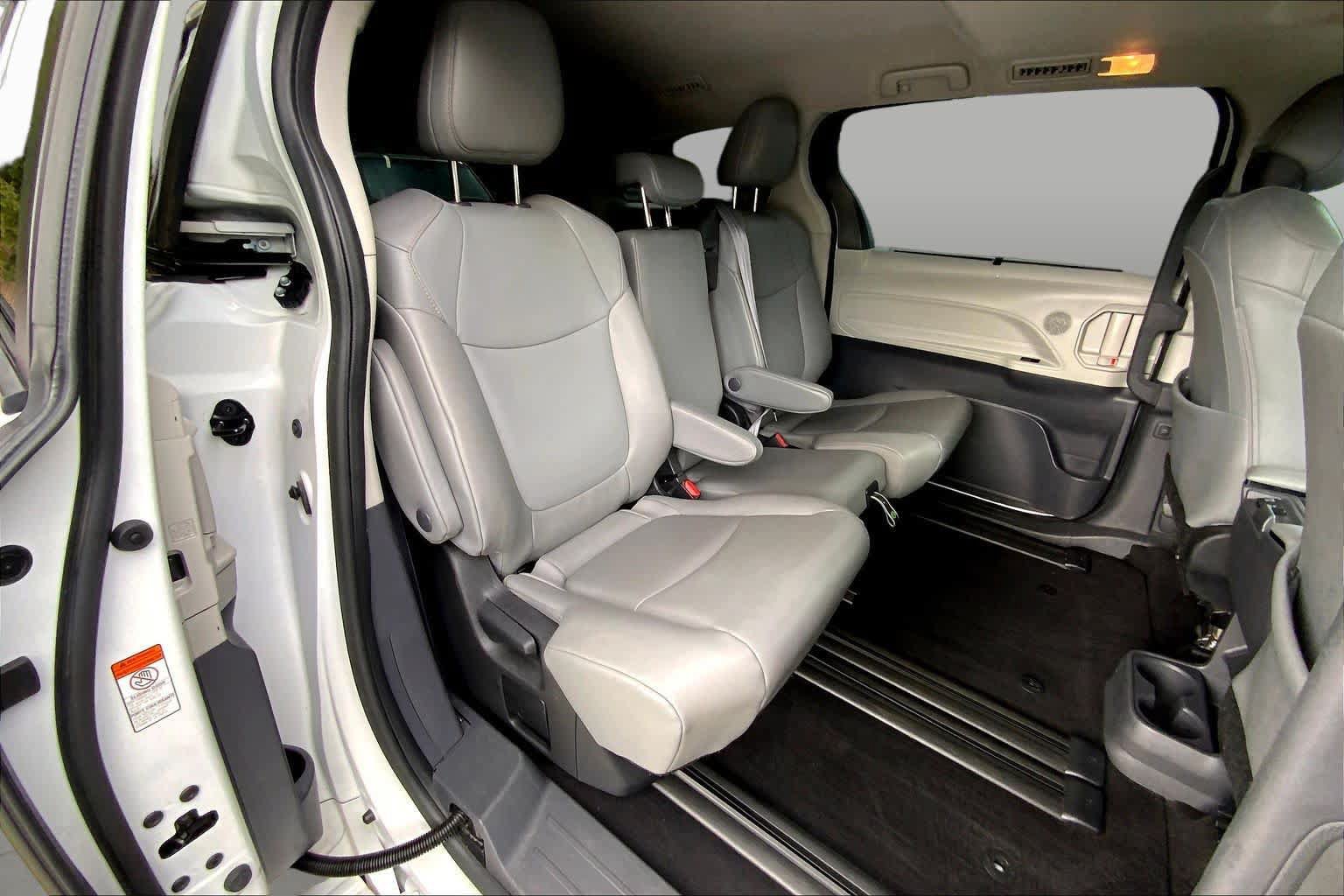 Used 2022 Toyota Sienna XLE FWD image 19