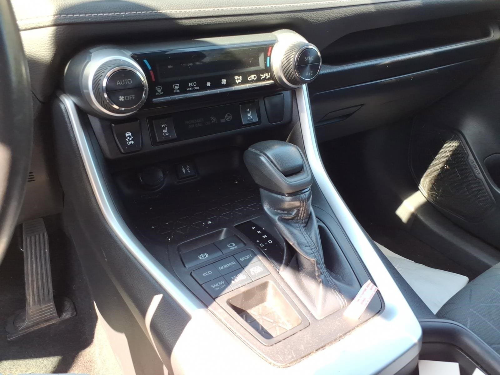 Used 2019 Toyota RAV4 XLE AWD/4WD image 16