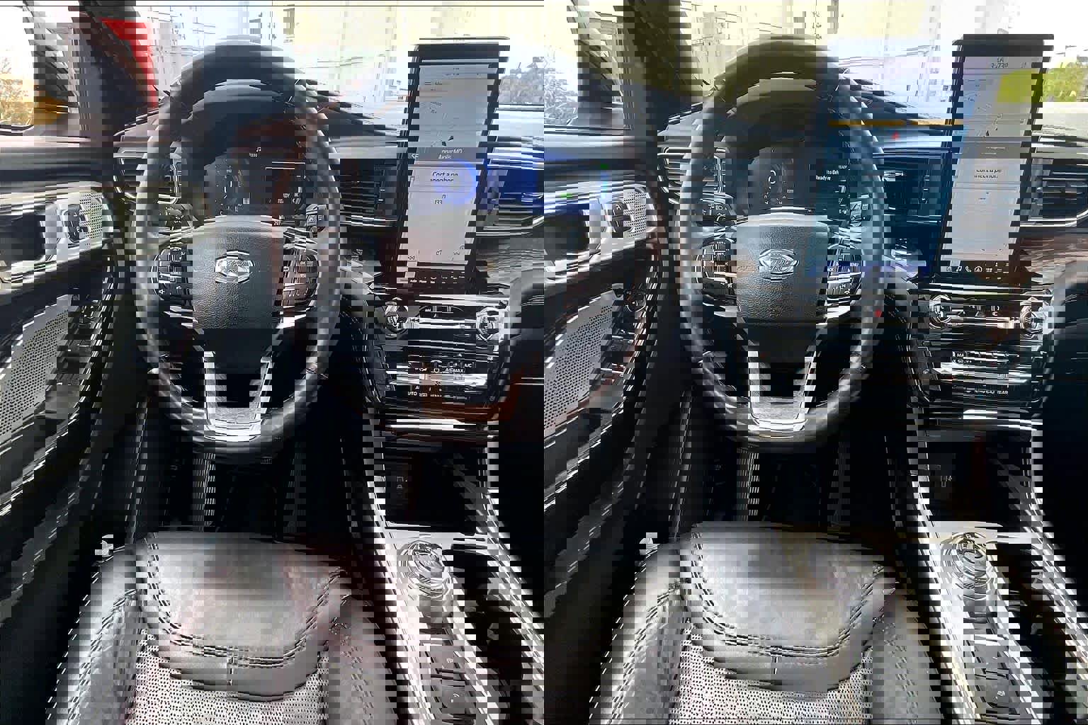 Used 2021 Ford Explorer Platinum w/ Premium Technology Package image 5