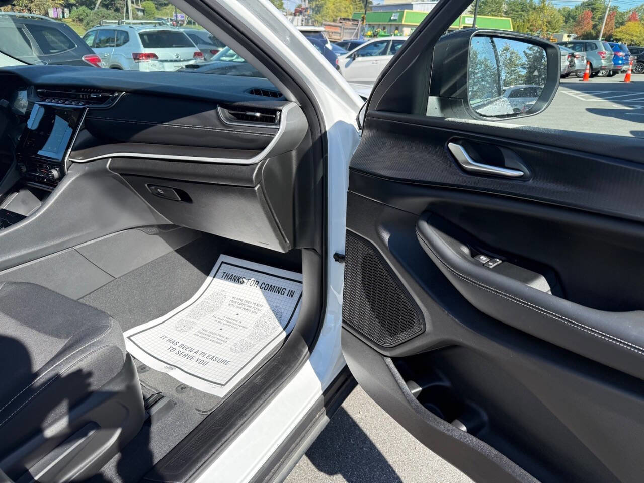 Used 2023 Jeep Grand Cherokee Laredo w/ Luxury Tech Group I image 17