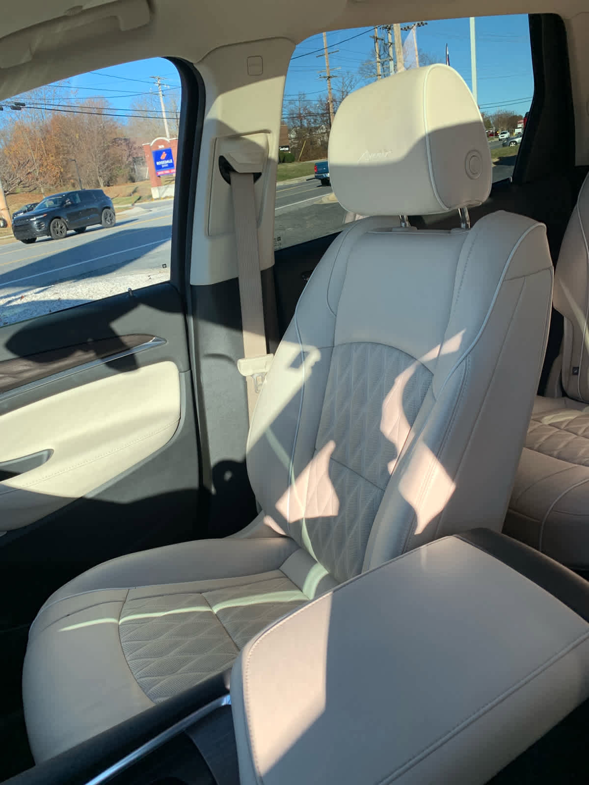 Used 2022 Buick Enclave Avenir w/ Avenir Technology Package image 21