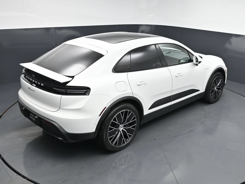 New 2026 Porsche Macan 4 Electric AWD/4WD image 16