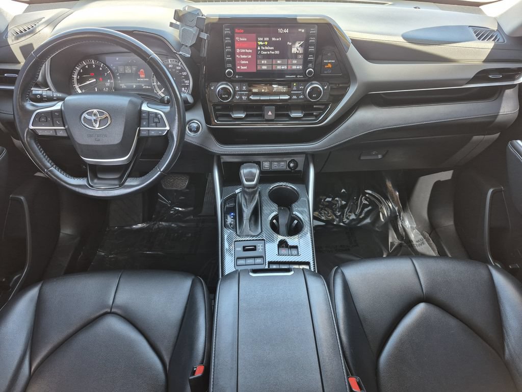 Used 2022 Toyota Highlander XLE AWD/4WD image 14