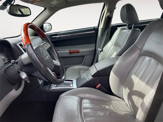 Used 2006 Chrysler 300 C w/ Navigation & Sound Group II image 9
