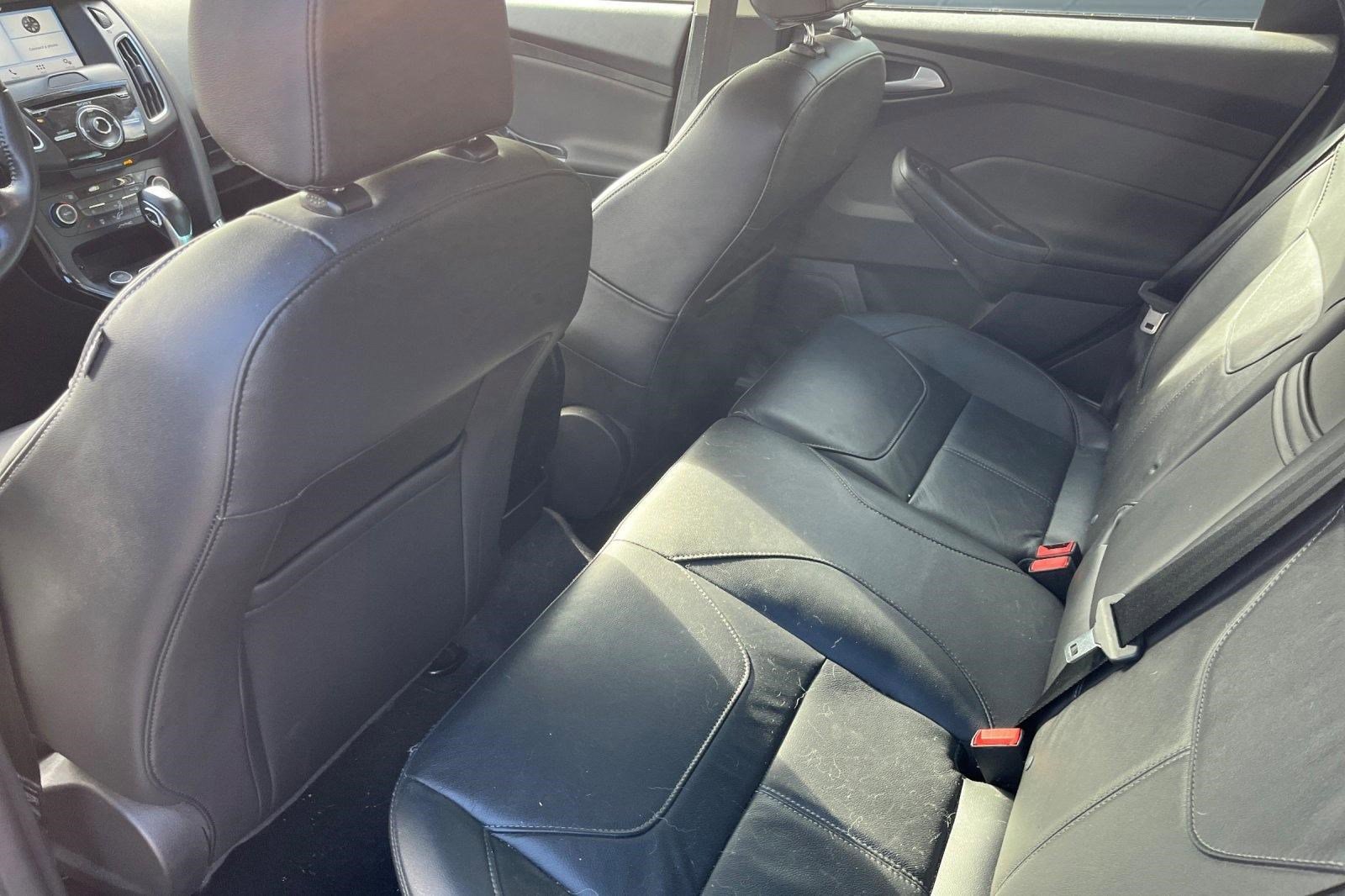 Used 2016 Ford Focus Titanium image 7