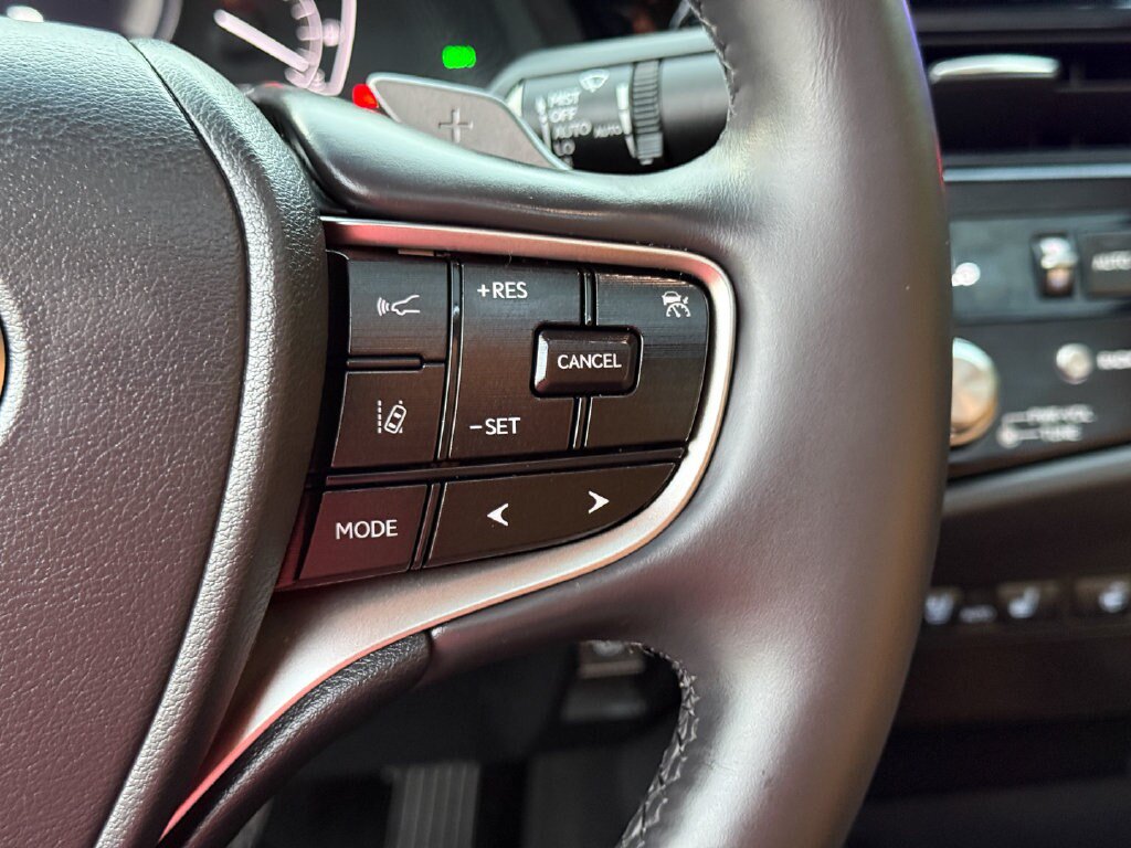 Certified 2024 Lexus ES 300h w/ Premium Package FWD image 29