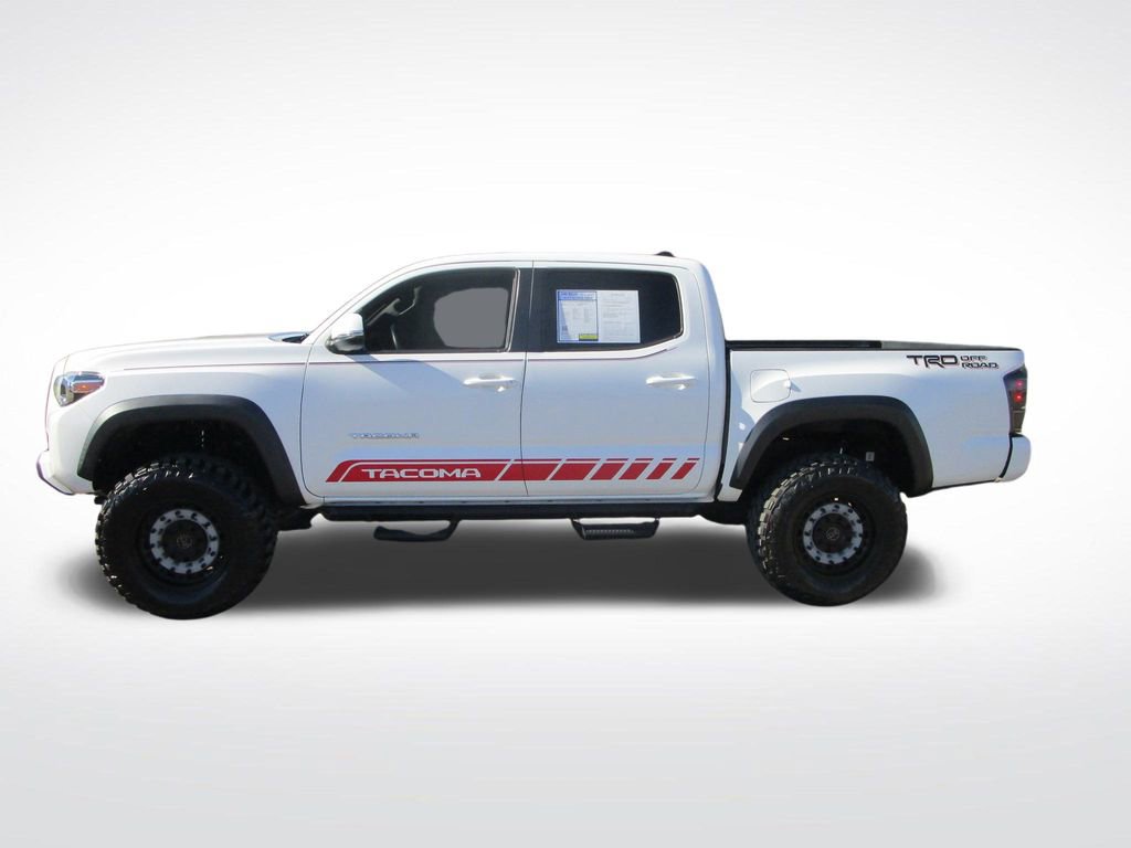 Used 2022 Toyota Tacoma TRD Off-Road image 2