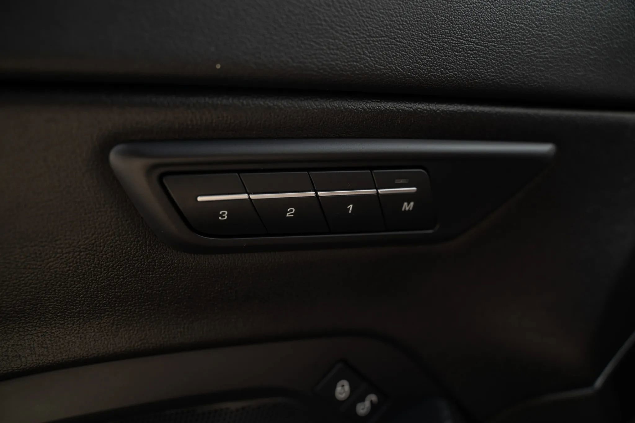 Used 2020 Jaguar E-PACE SE image 18