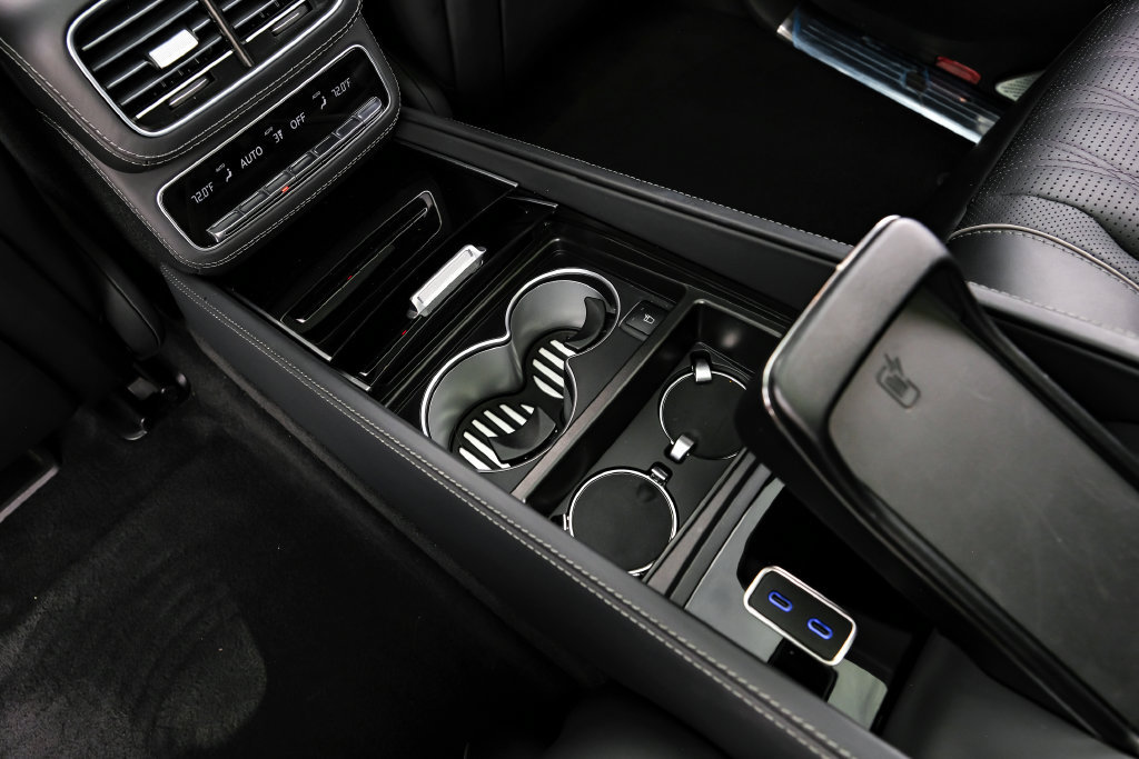 Used 2024 Mercedes-Benz Maybach GLS 600 4MATIC image 45