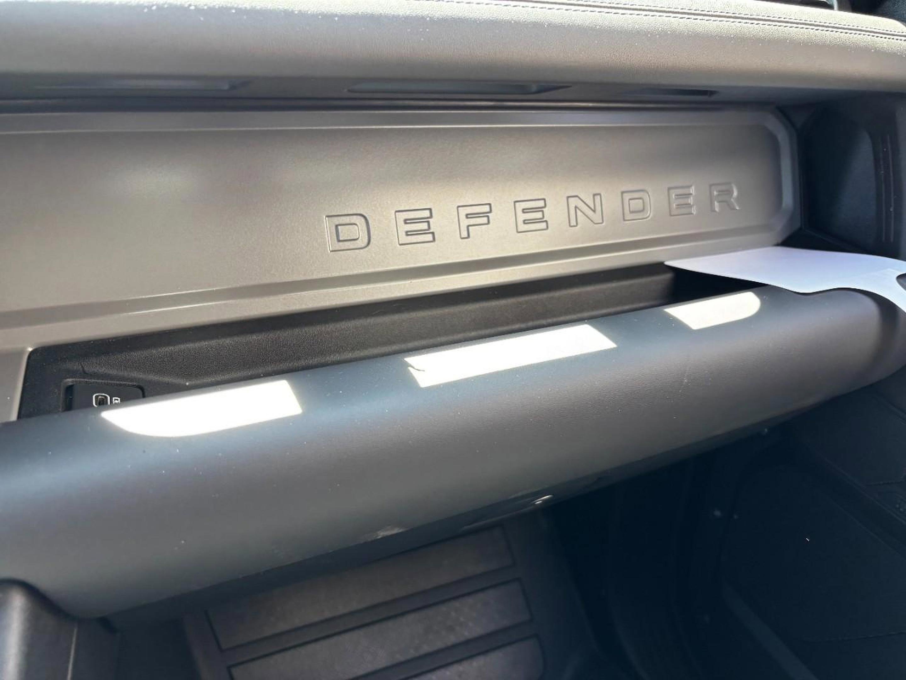 New 2025 Land Rover Defender 110 V8 image 32