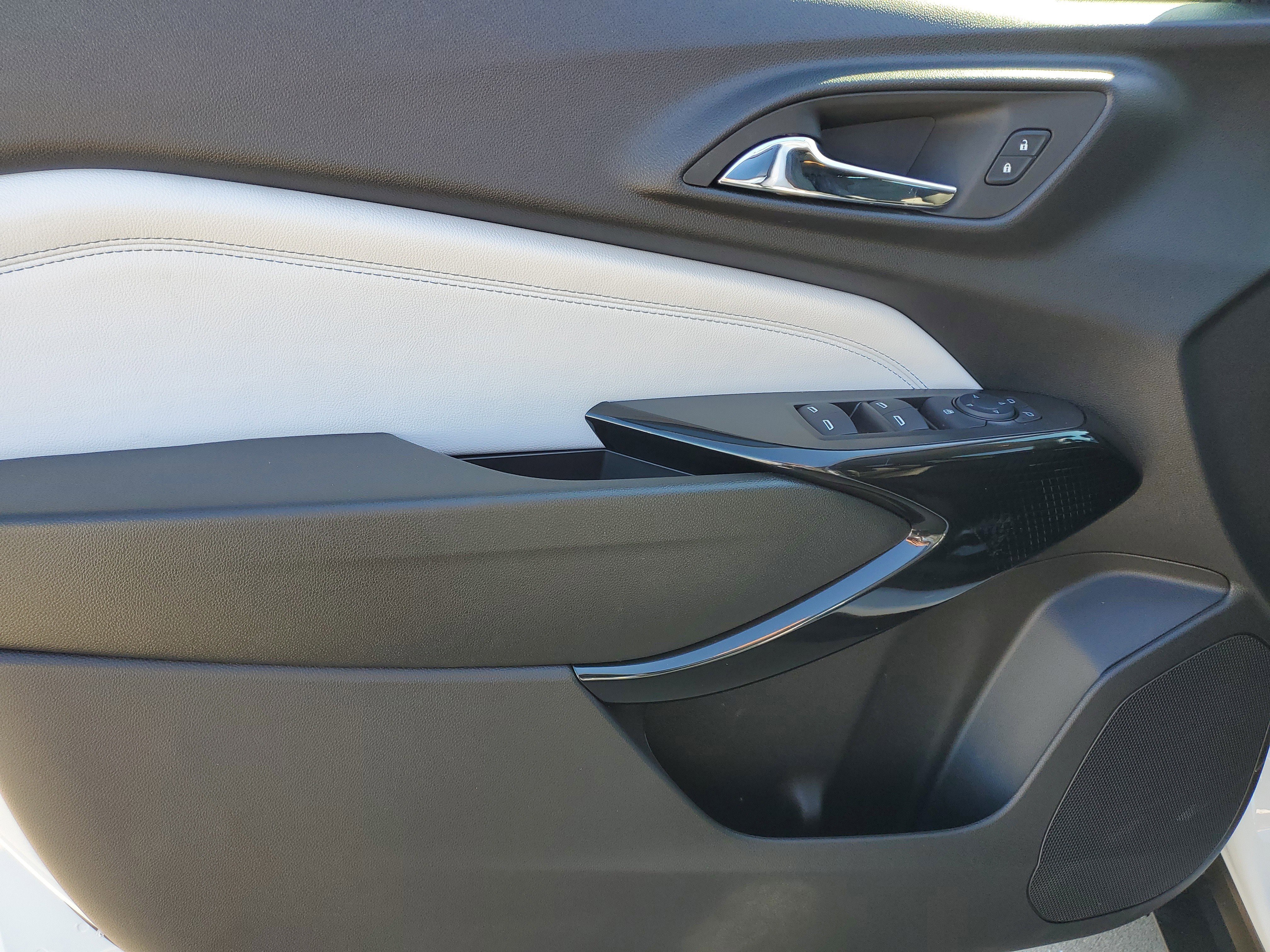 Used 2025 Chevrolet Trax LT image 23