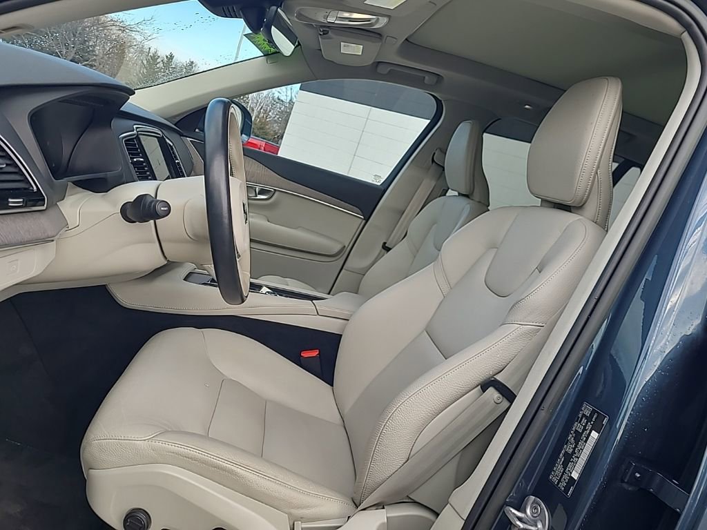 Used 2023 Volvo XC90 B6 Plus image 10