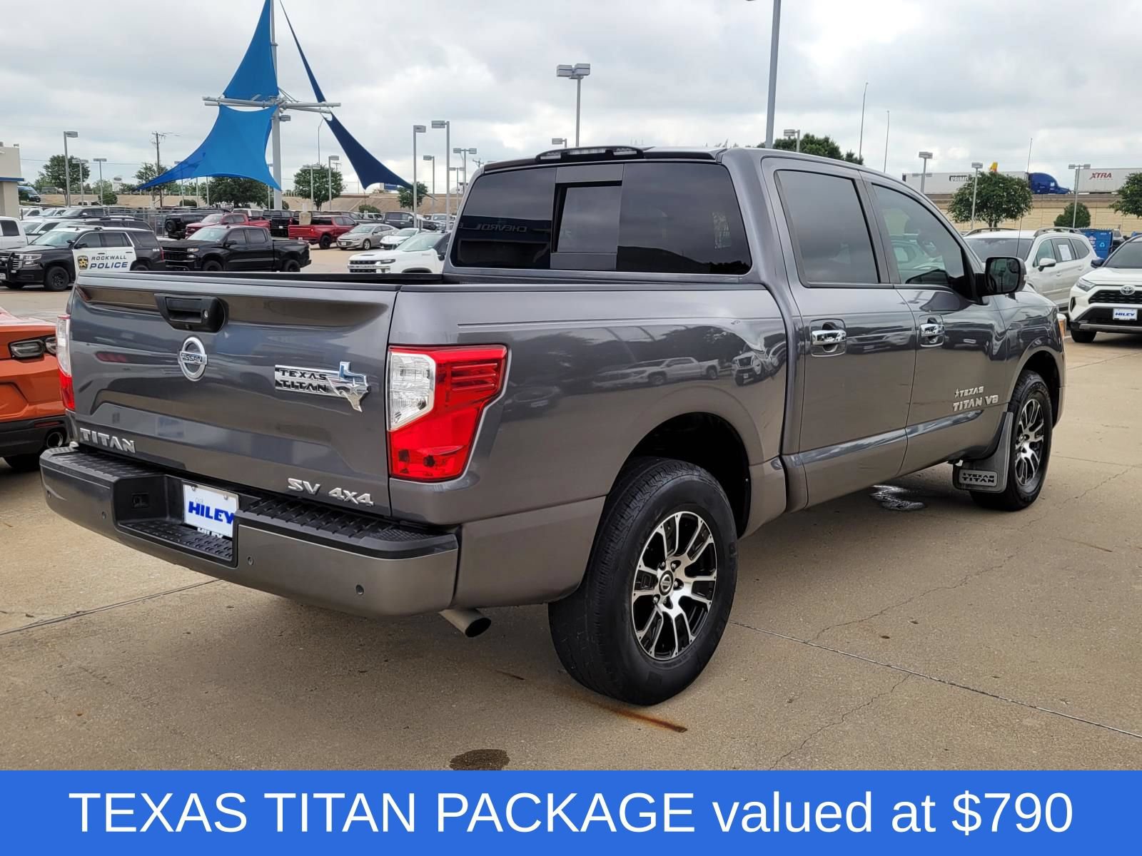 Used 2020 Nissan Titan SV w/ SV Convenience Package AWD/4WD image 4