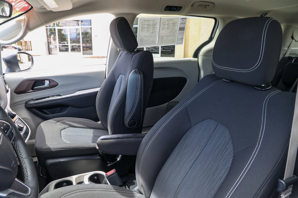 Used 2024 Chrysler Voyager LX FWD image 16