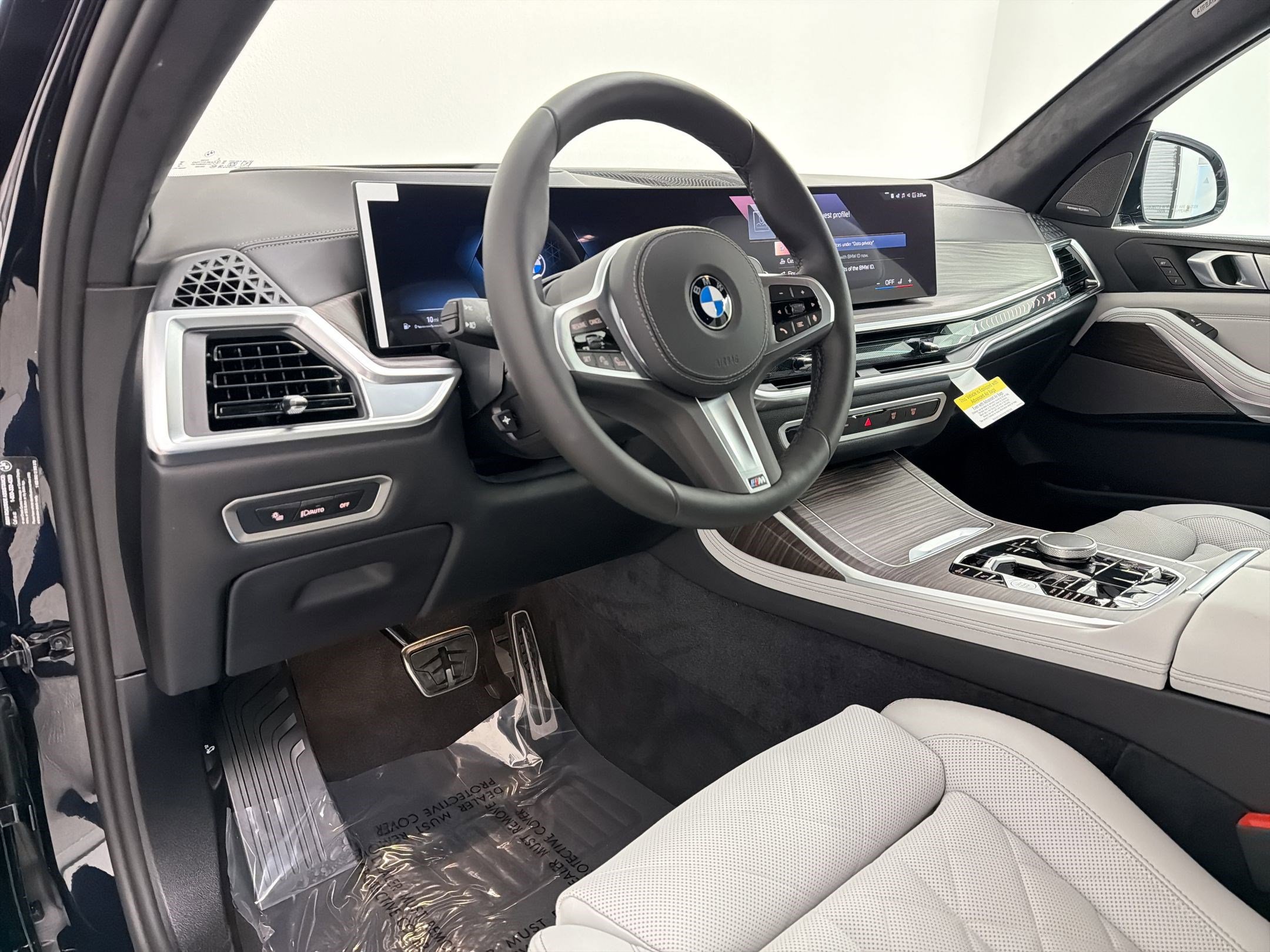 New 2027 BMW X7 xDrive40i w/ M Sport Package AWD/4WD image 4