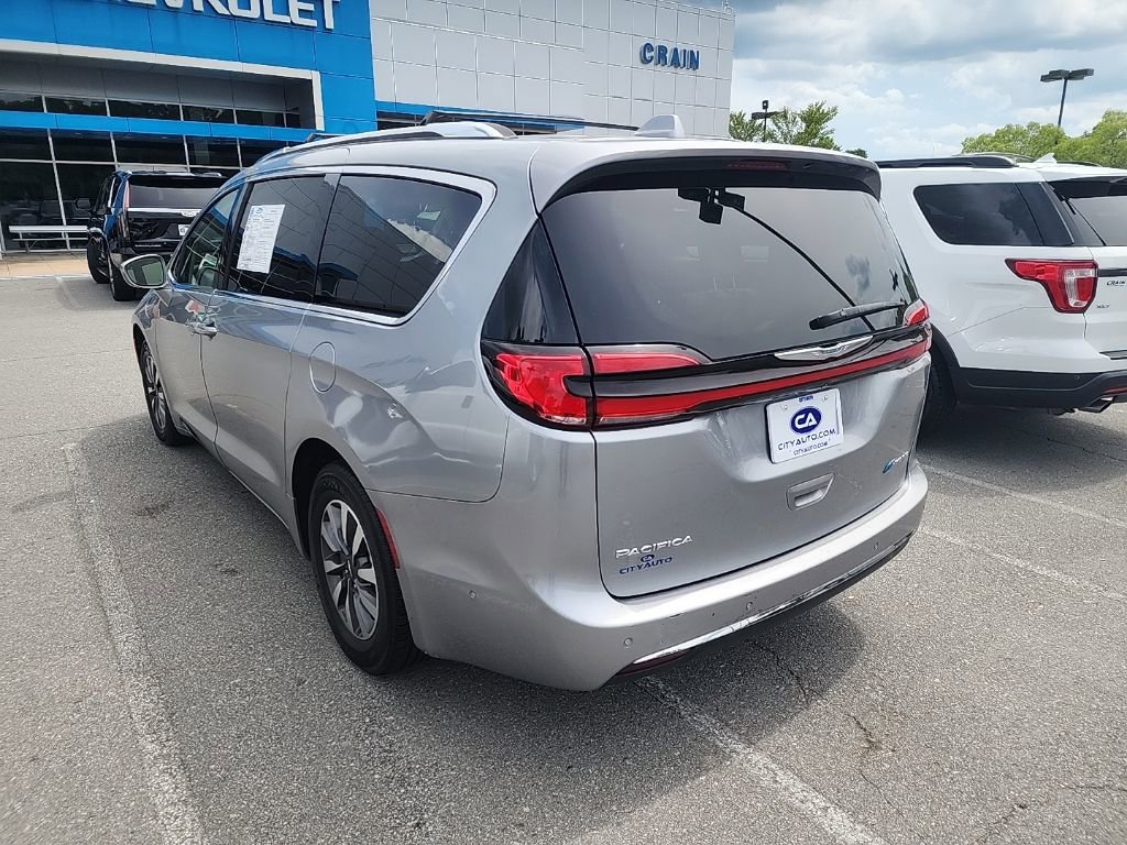 Used 2021 Chrysler Pacifica Touring-L FWD image 3