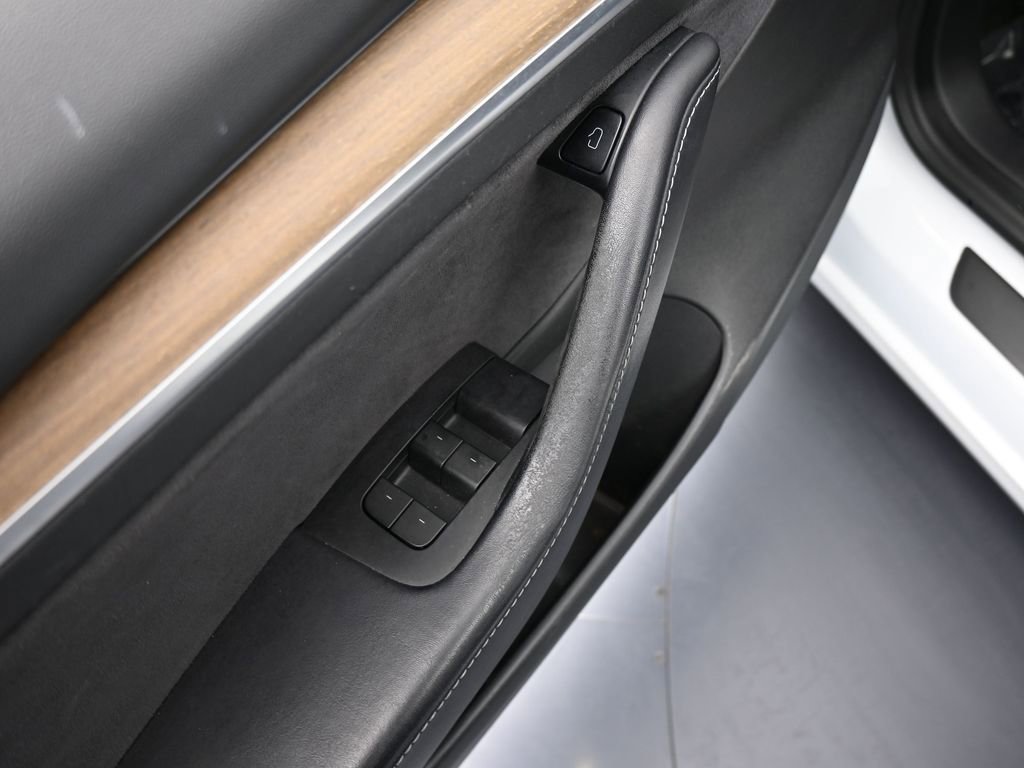 Used 2021 Tesla Model 3 Standard Range Plus image 14